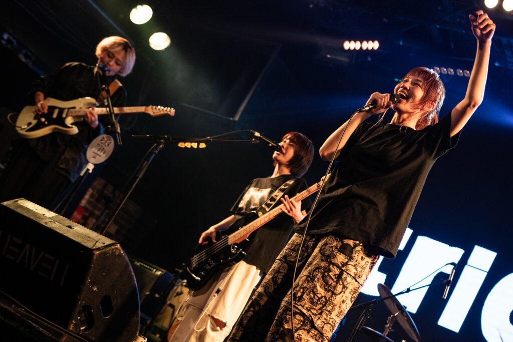 tricot performing live at Heaven in London, photographed by Charles Shepherd.